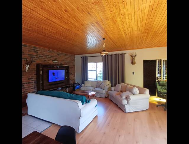 3 BEDROOM HOUSE FOR SALE IN RIVERSDALE